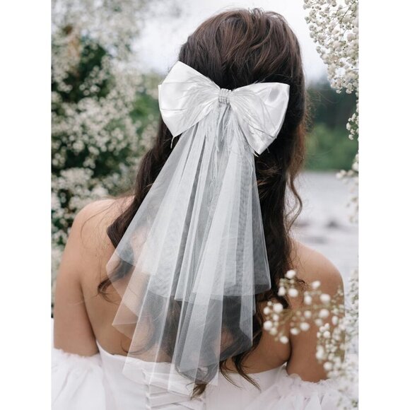 🆕 Women White Clip Bachelorette Party Decorations Pearl Bow Accessories - Picture 3 of 7